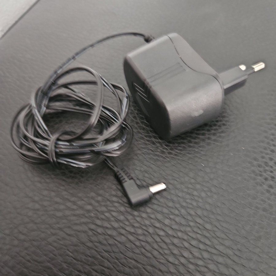 AC/DC Adapter Modell: G030010D22