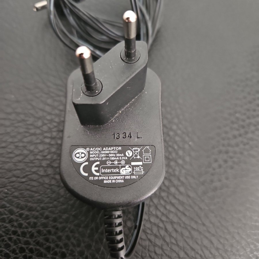 AC/DC Adapter Modell: G030010D22