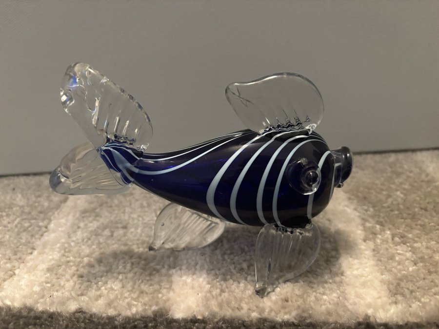 Vintage art glass figurine fish , made in Finland