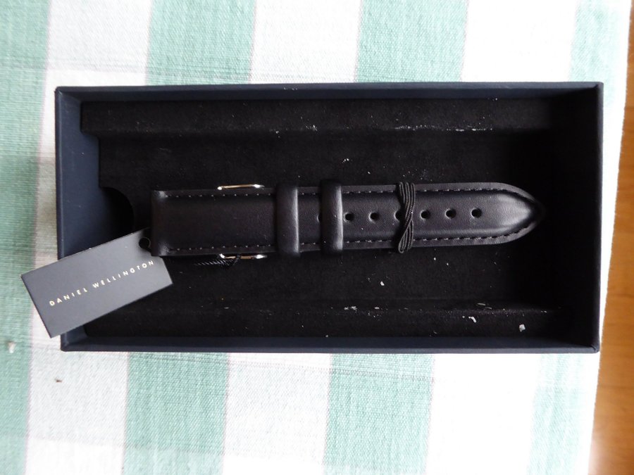 Daniel Wellington svart klockarmband av läder