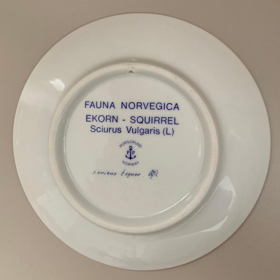 Väggtallrik Ekorn - Squirrel FAUNA NORVEGICA signerad Porsgrund Norway