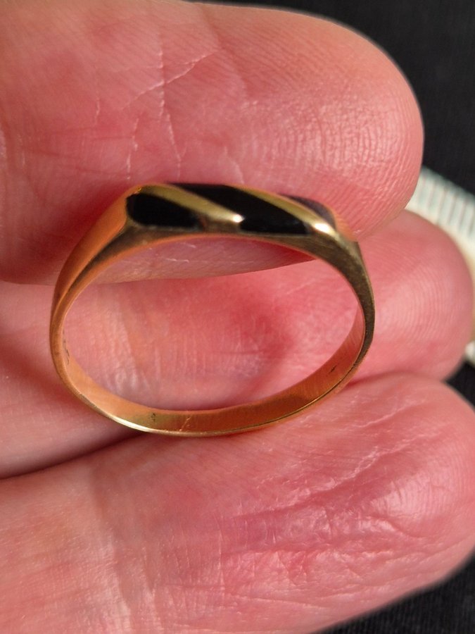 14 k äkta guld ring med onix st 17.mm 1.9 gr