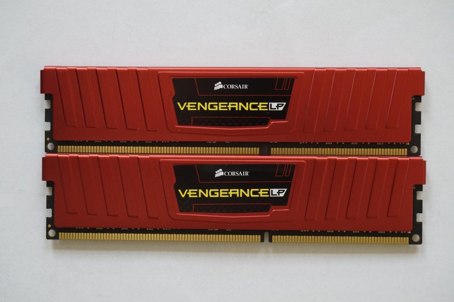 16GB (2x8GB) DDR3-1600 MHz Corsair Vengeance LP Red CML16GX3M2A1600C10R 1600MHz