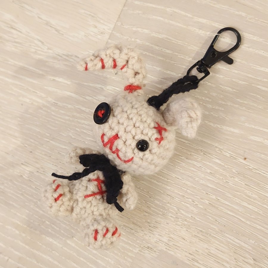 Handgjord Pokemon inspirerad amigurumi Voodoo kanin nyckelring / hänge