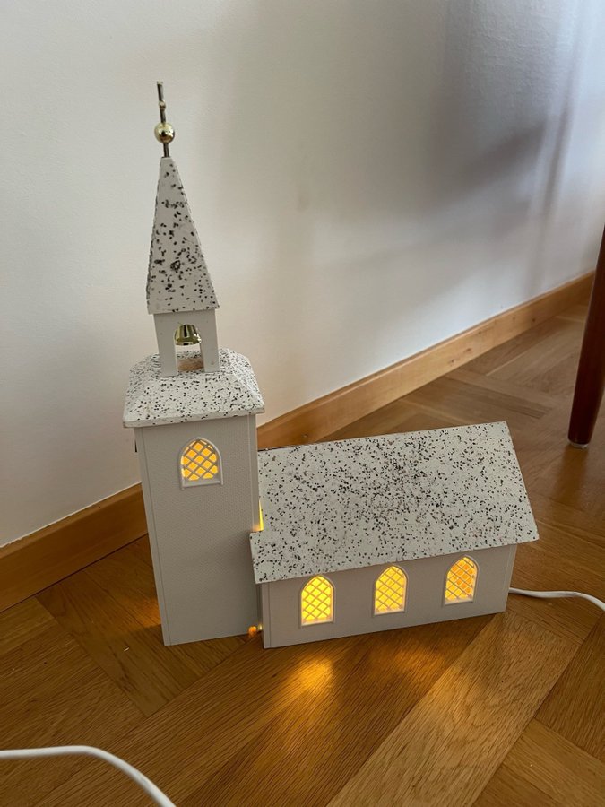 Adventljustake Fönsterlampa En vacker julkyrka