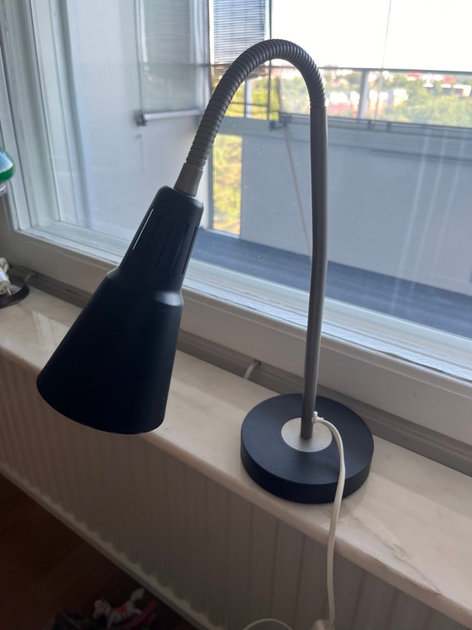 IKEA Kvart lampa svart + ljuskälla