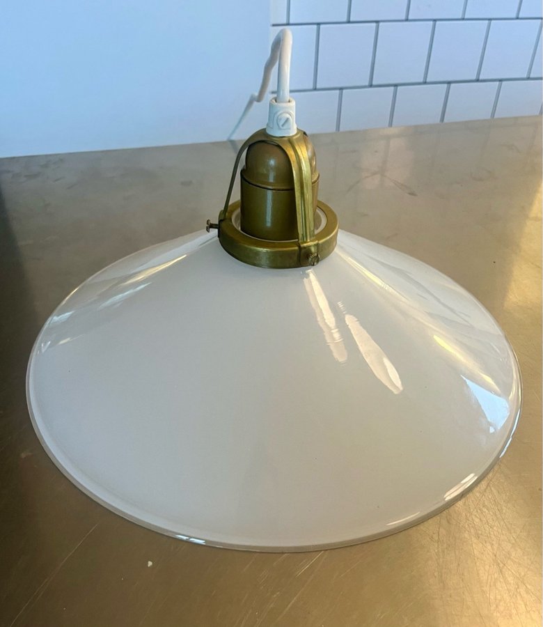 Vintage Stor Skomakarlampa Lampa Fönsterlampa Glas Mässing Opal