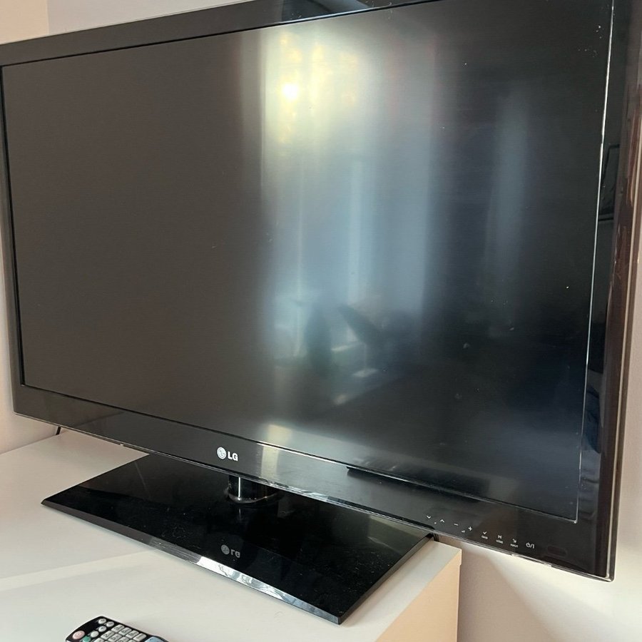 LG 42LV550W TV