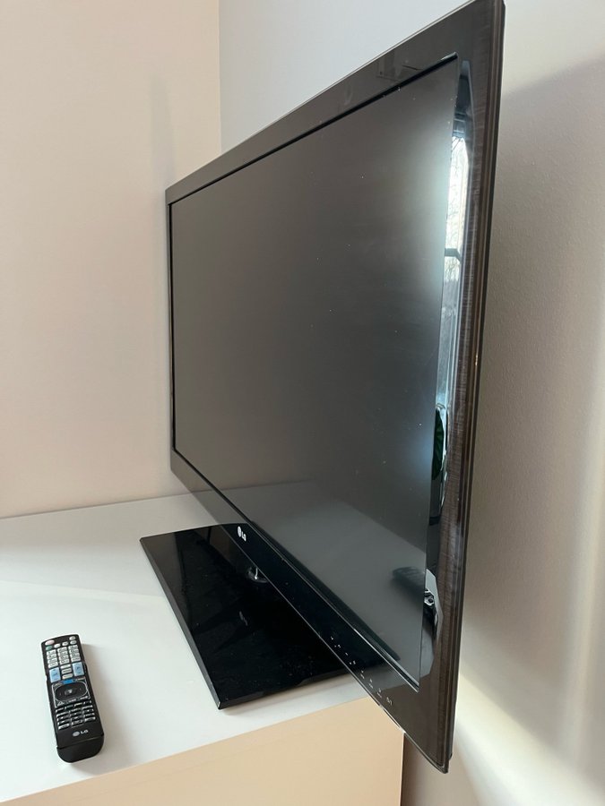 LG 42LV550W TV