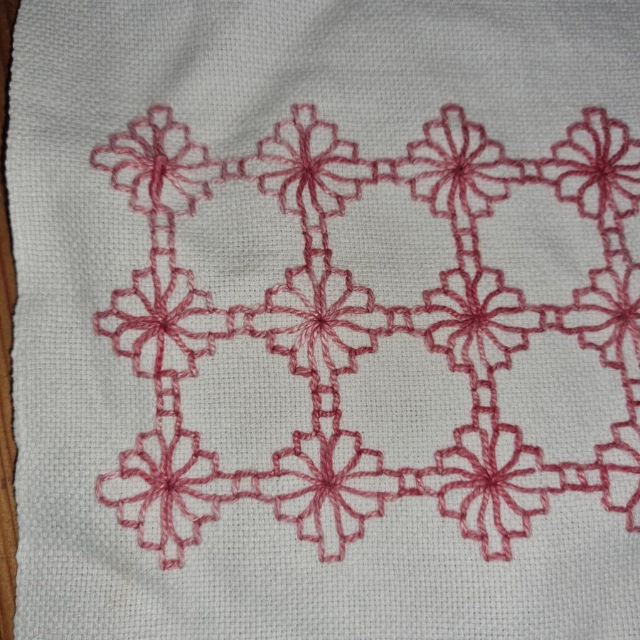 Paradhandduk handduk handbroderad med broderi i rosa och virkad spets med frans