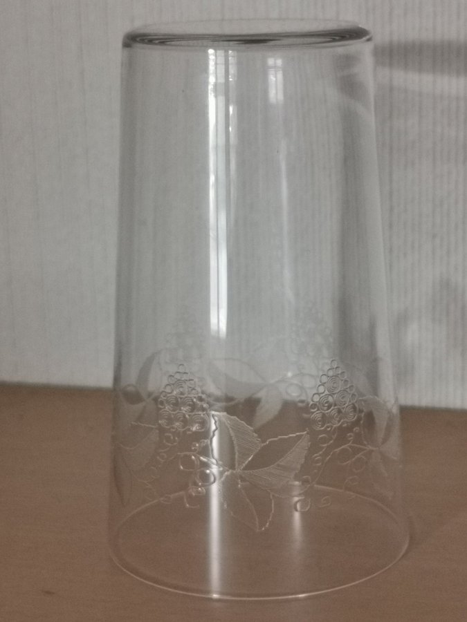 Äldre vattenglas/ ölglas/glas 4 st. med slipade vinranka motiv, vintage