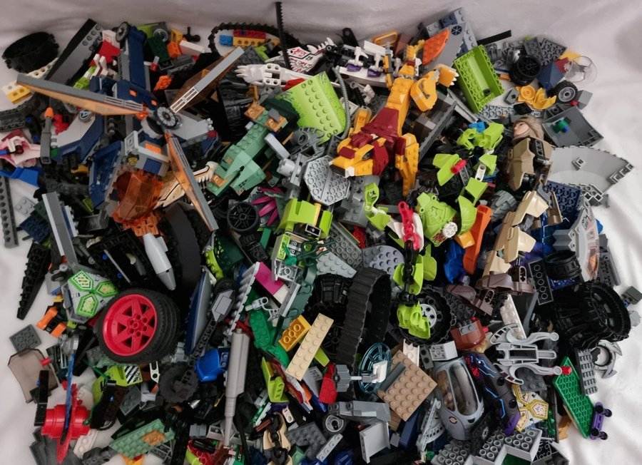 25 kilo LEGO i bulk. Marvel, creator m.m. Julklapp