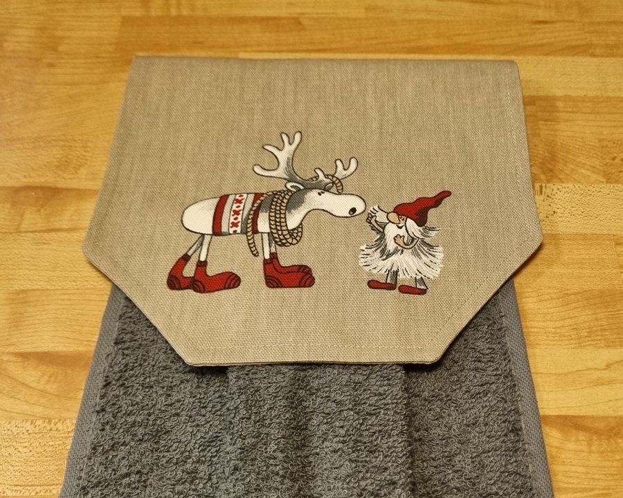 SPISHANDDUK MED SÖT TOMTE/VÄTTE  ÄLG/REN *GRÅ FROTTÈHANDDUK* 60 cm *