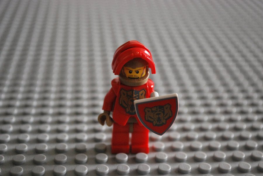 LEGO Minifigure - Red Knight with Bear Shield