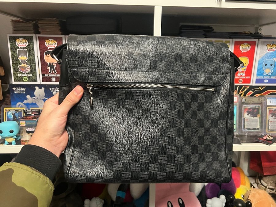 Louis Vuitton District PM Damier Graphite