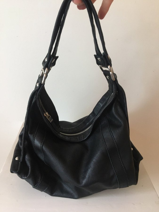 Esprit svart skinn over shoulder classic bag handväska