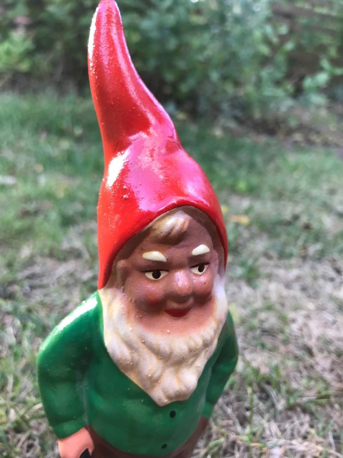 Äldre tomte i terrakotta med ljuslykta?