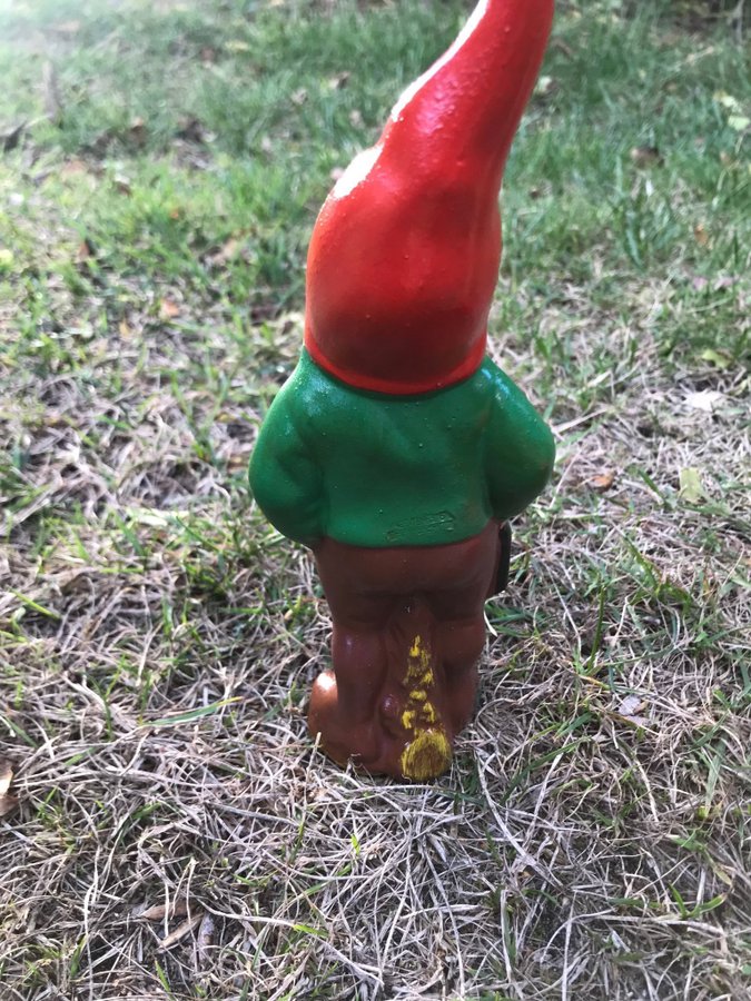 Äldre tomte i terrakotta med ljuslykta?