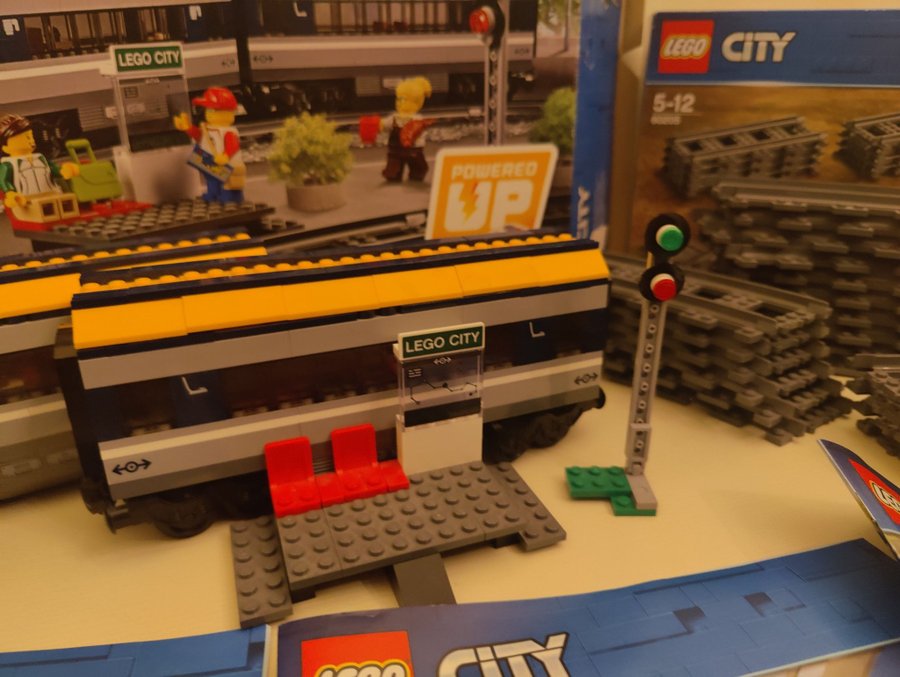 LEGO City 60197 Passagerartåg med spår