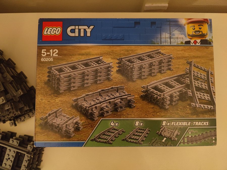 LEGO City 60197 Passagerartåg med spår