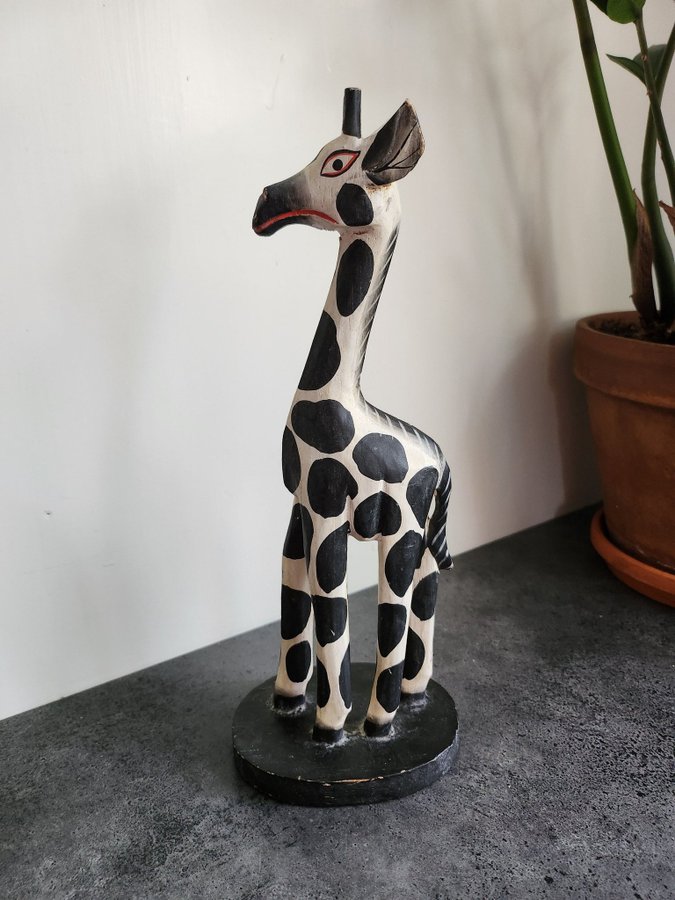 Söt prydnadsgiraff av trä