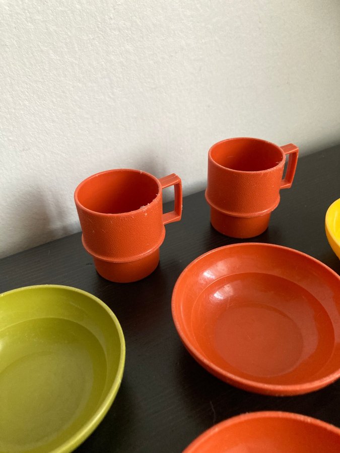 Tupperware retro leksaker mugg skål leksak köksleksaker plast vintage