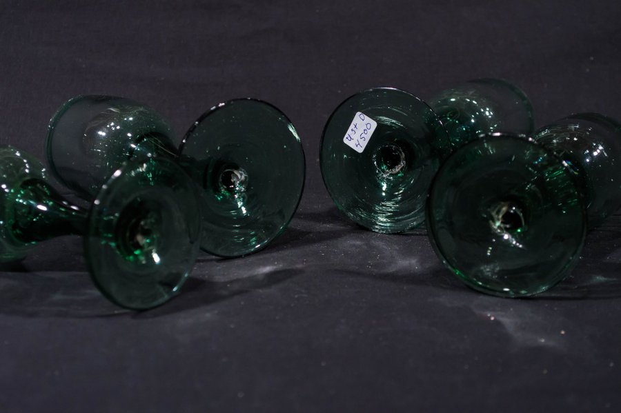 4 vinglas grönt glas 17-1800-tal väder i benet