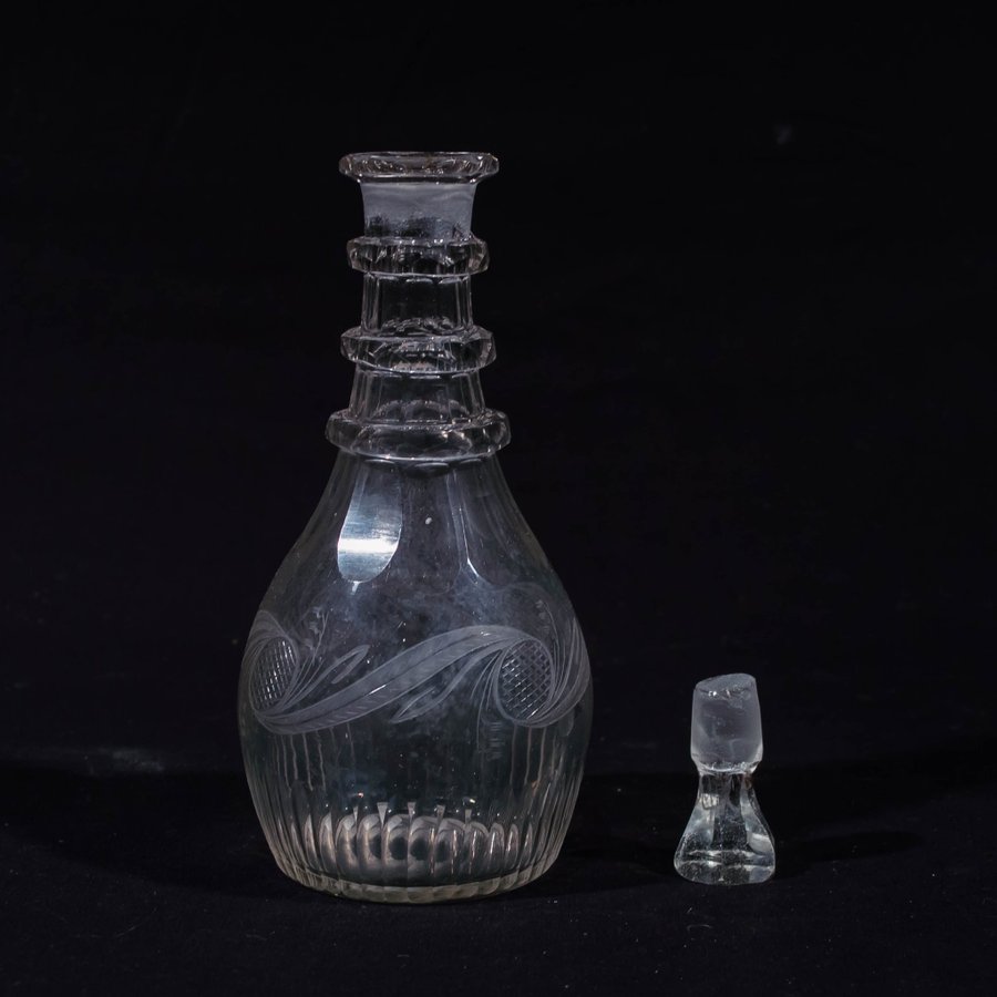 Vinägerkaraff, 17-1800-tal, slipat glas