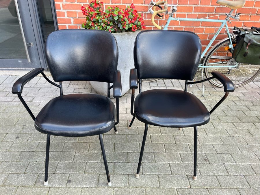 Snygga 60 tal stolar frisörstolar retro vintage frisör barbershop stolar