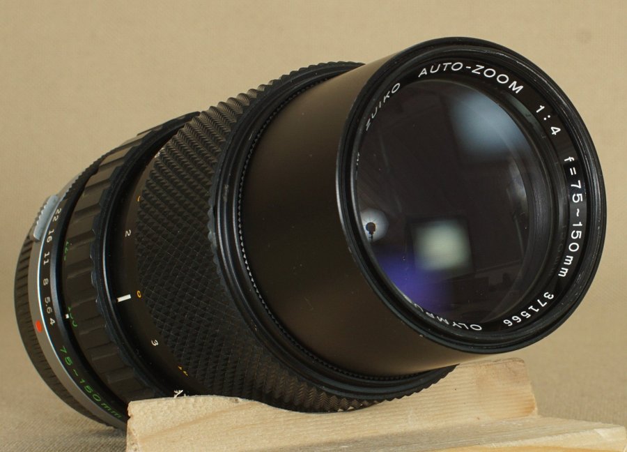 Olympus Auto-Zoom 75-150mm f/4 Objektiv