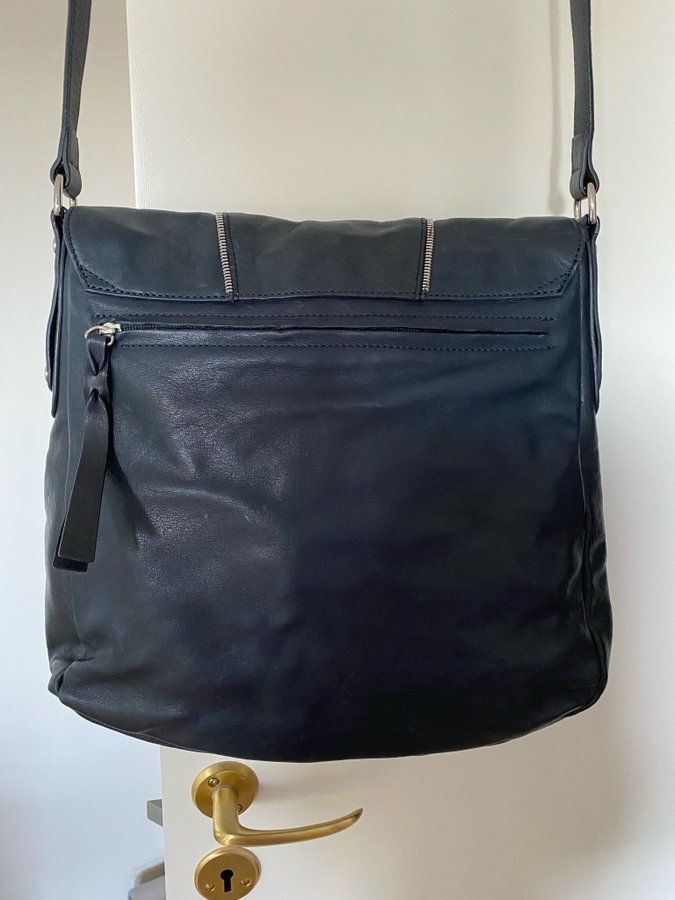 ADAX crossbody messenger blå mörkblå