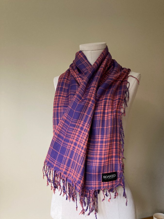 Sjal halsduk scarf scarve lila rosa rutig Soaked in luxury viskos