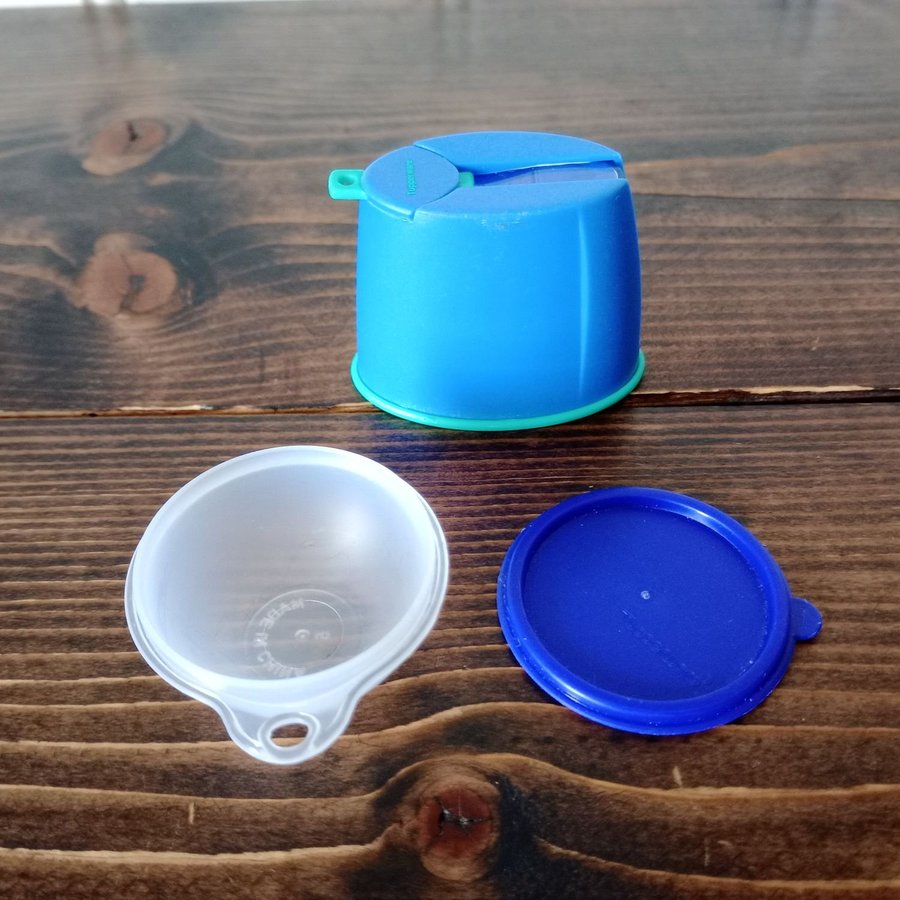 Tupperware miniatyrer premium och vispskål medicinburk Barbie husgeråd