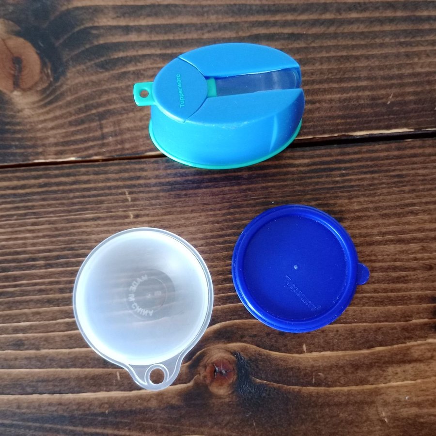 Tupperware miniatyrer premium och vispskål medicinburk Barbie husgeråd