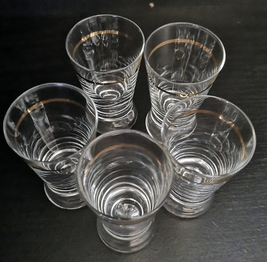 5 ST VINTAGE SNAPSGLAS MED GULDRAND GLASMARK