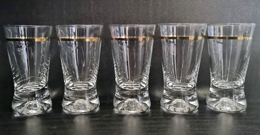 5 ST VINTAGE SNAPSGLAS MED GULDRAND GLASMARK