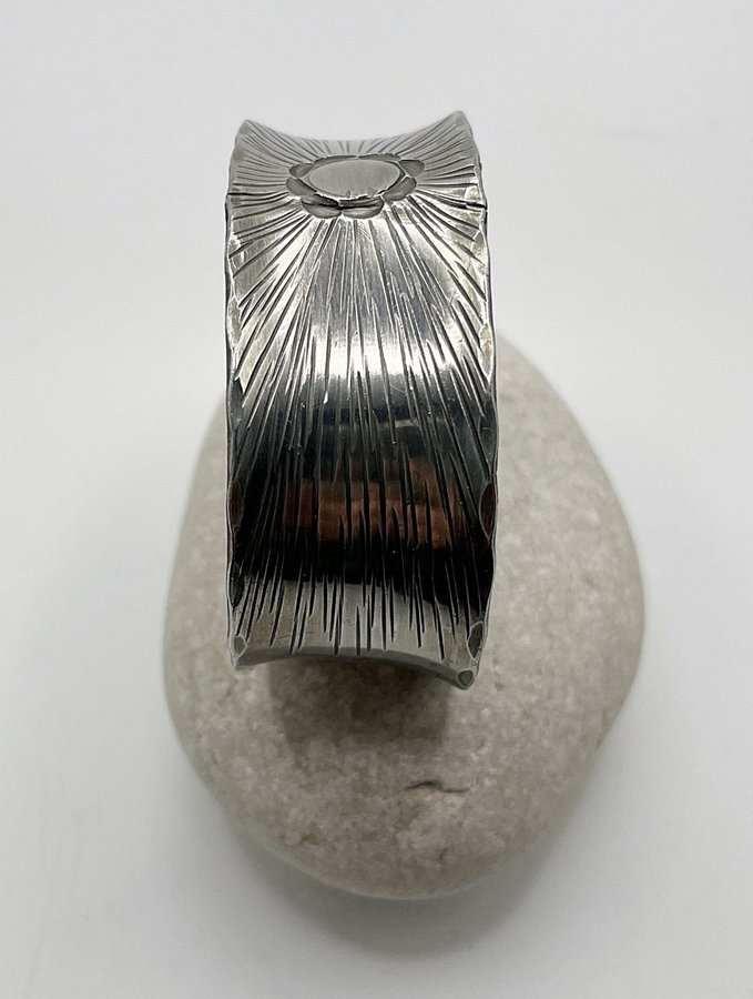 Kanonsnyggt armband i tenn, Jyde Kunst, Danmark 1960-tal