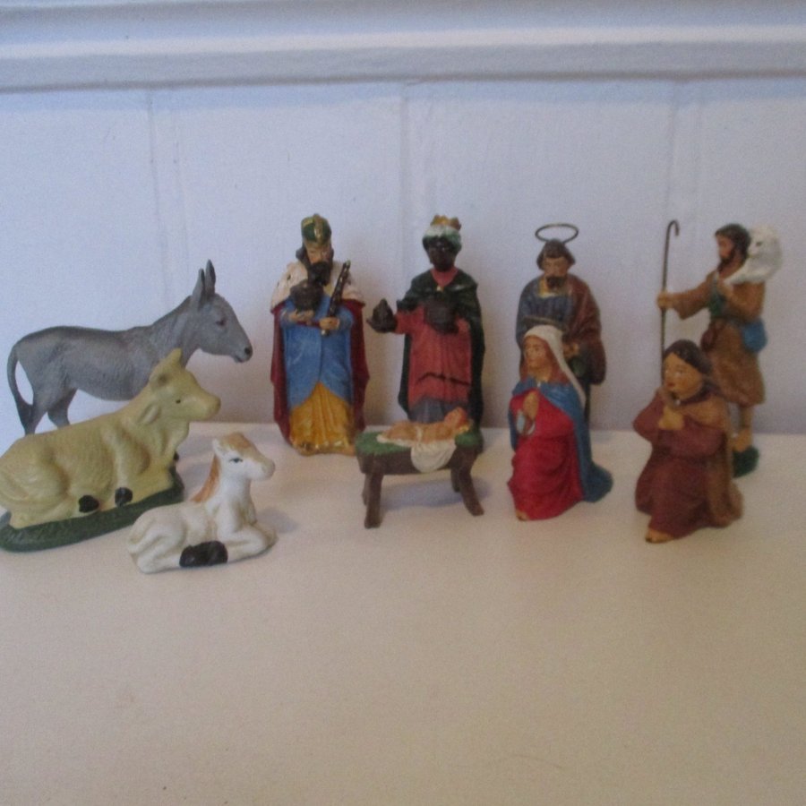 Äldre figuriner / jesubarnet / figurer till julkrubba / advent / vise män