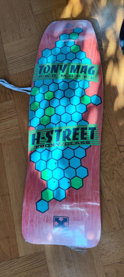 Tony Magnusson H-Street pro modell skateboard