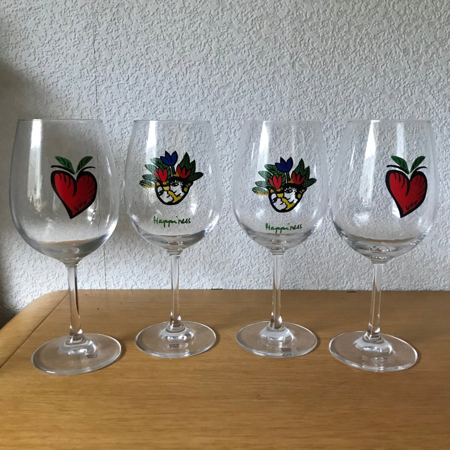 KOSTA BODA 4 VIN GLAS KOLLEKTION FRIEDSHIP TWO OLYCKA KREATIV MOTIV