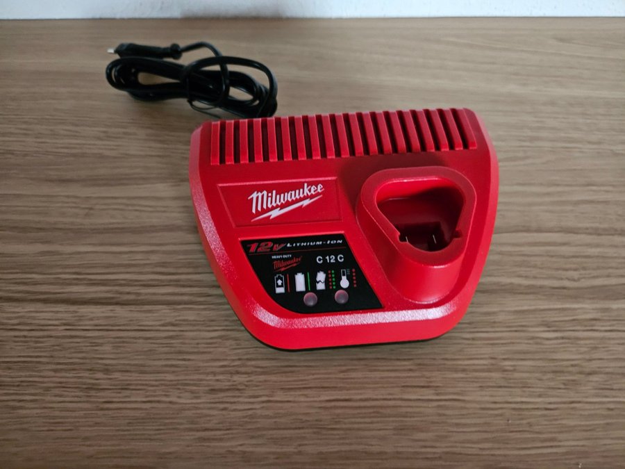 Milwaukee m12 lader