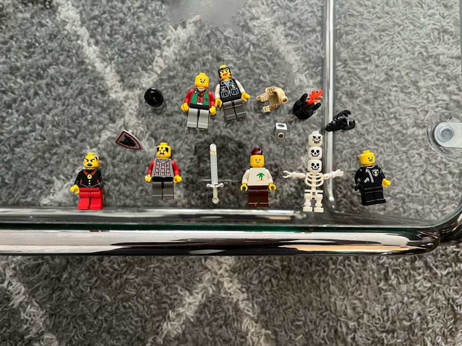 Lego Minifigurer knekt banditer cowboys skelett polis skorpion svärd sköld