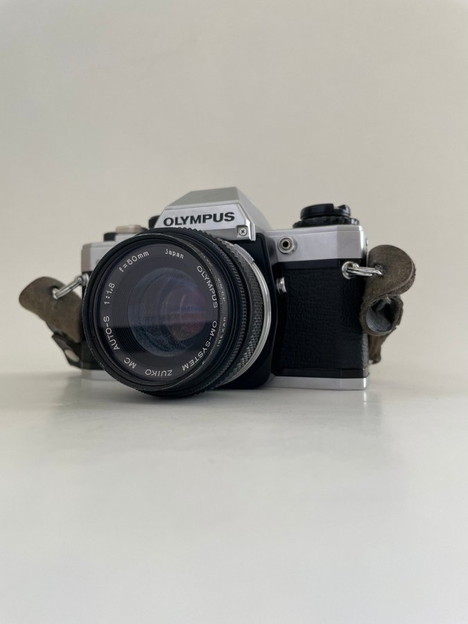 Olympus OM-10 med tillhörande objektiv