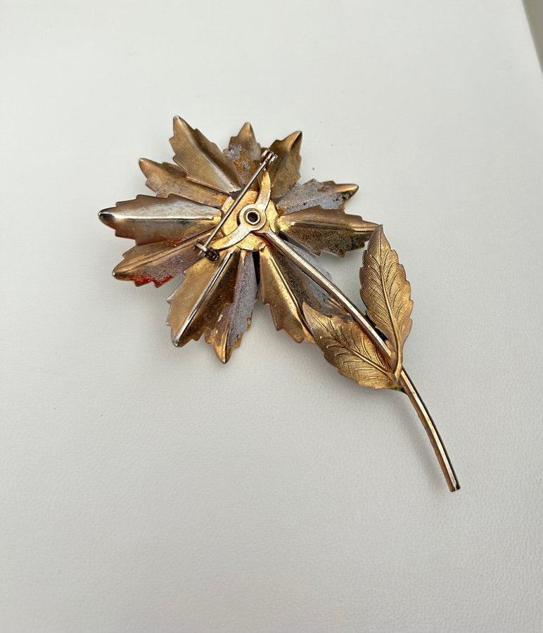 Original emalje på metal broche fra 1960erne