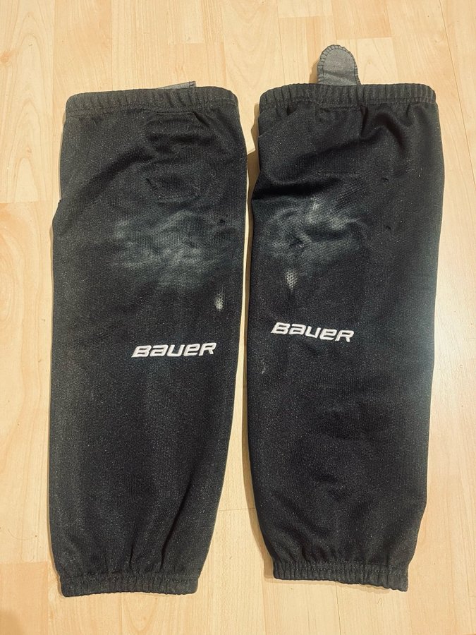 2 par Bauer hockeydamasker.