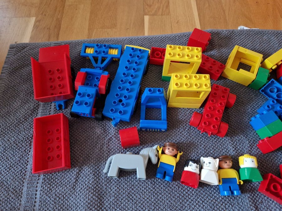 Lego Duplo - Stor samling med traktor, djur, figurer och mycket mer!