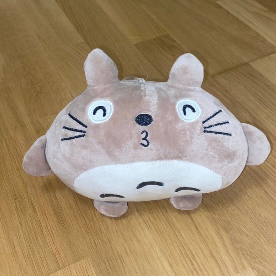 Söt Totoro liknande plysch med sugpropp  Kawaii Anime  Sanrio