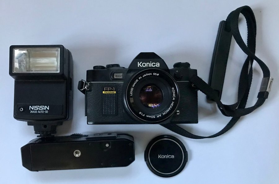 Konica FP-1 kamera med tillbehör