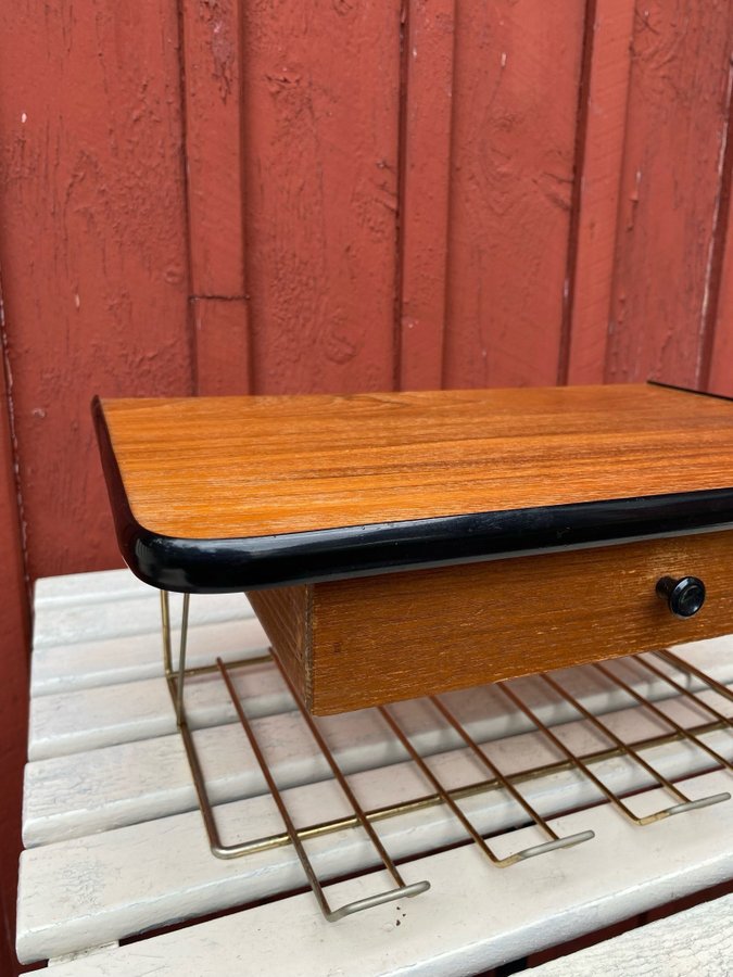 SÄNGBORD TELEFONBORD I MÄSSING OCH TEAK RETRO VINTAGE 1950-TAL 1960-TAL 1970-TAL