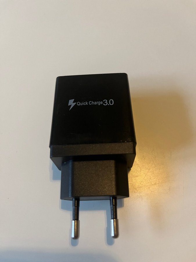 Laddare med 4 USB-portar